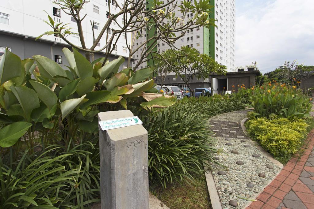 Reddoorz Apartment @ Green Pramuka Jakarta Eksteriør bilde