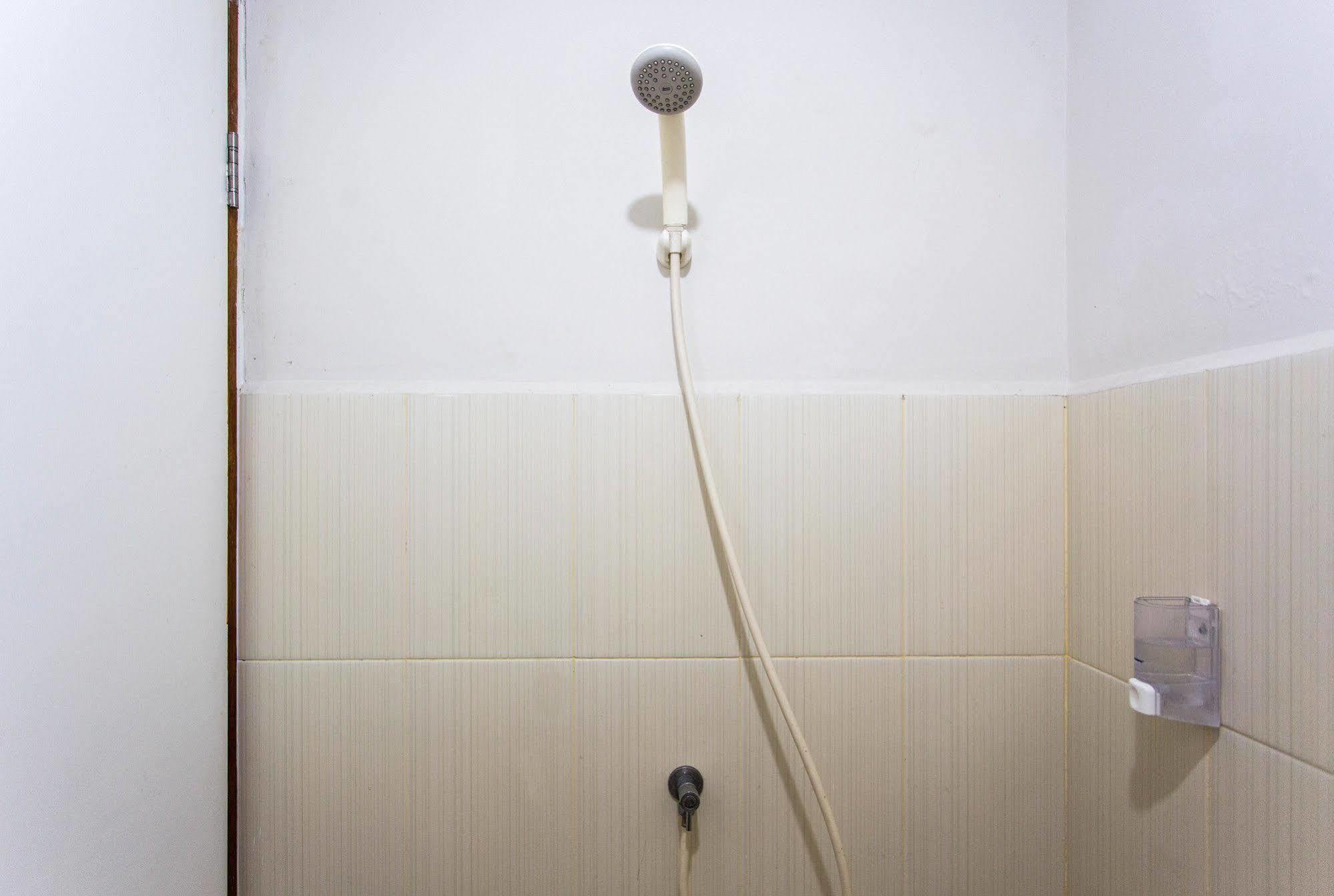 Reddoorz Apartment @ Green Pramuka Jakarta Eksteriør bilde