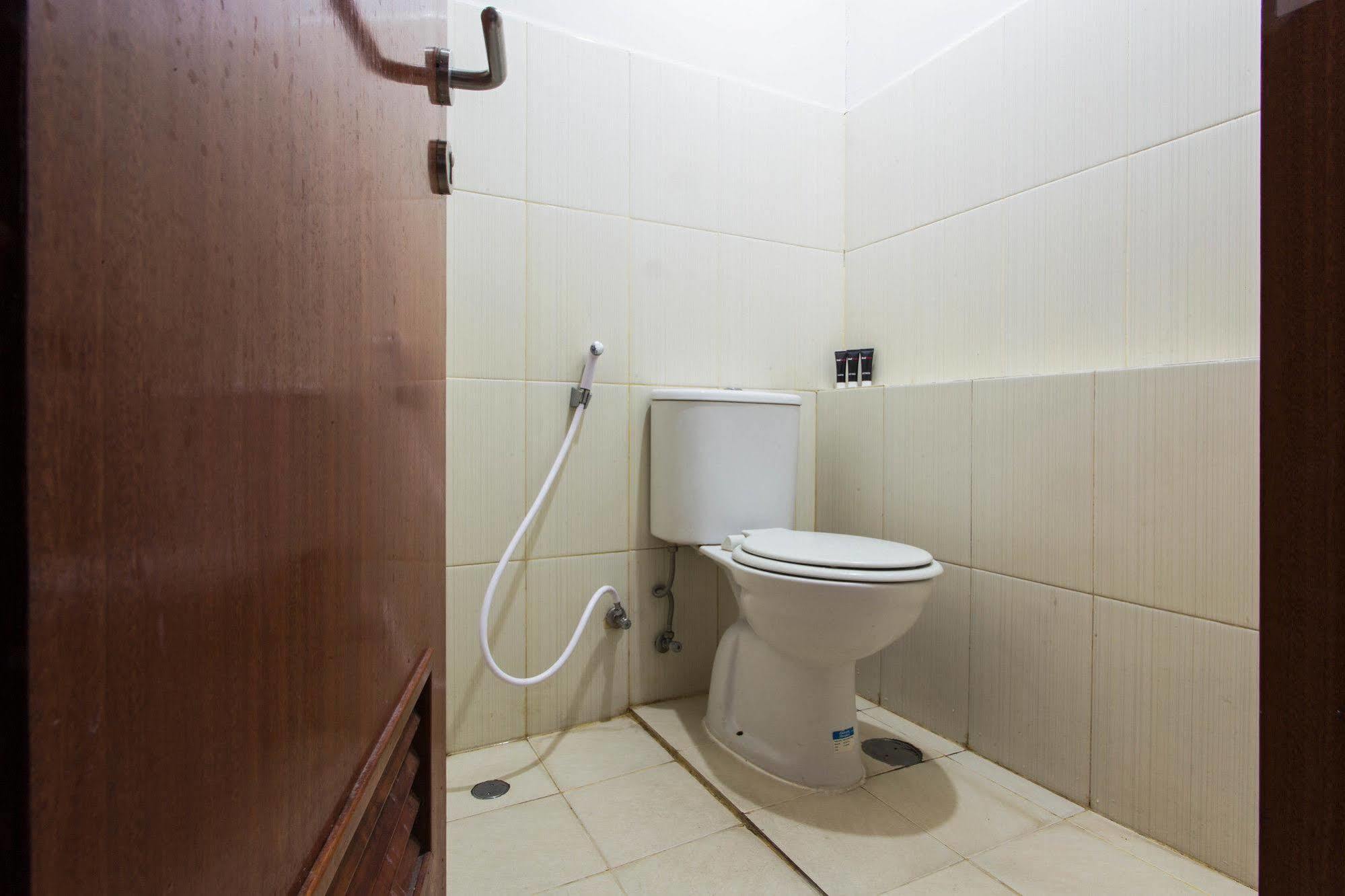 Reddoorz Apartment @ Green Pramuka Jakarta Eksteriør bilde