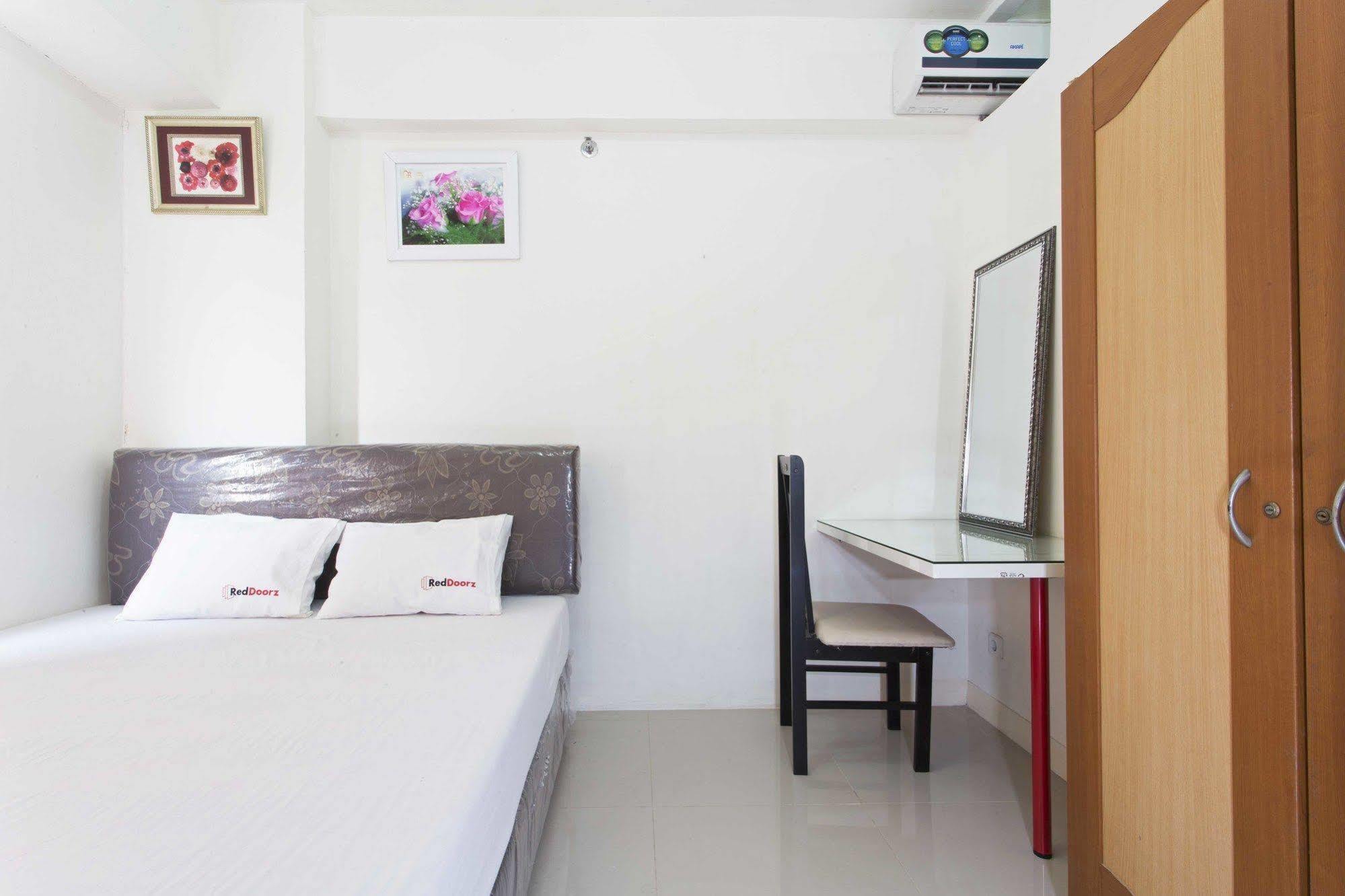 Reddoorz Apartment @ Green Pramuka Jakarta Eksteriør bilde