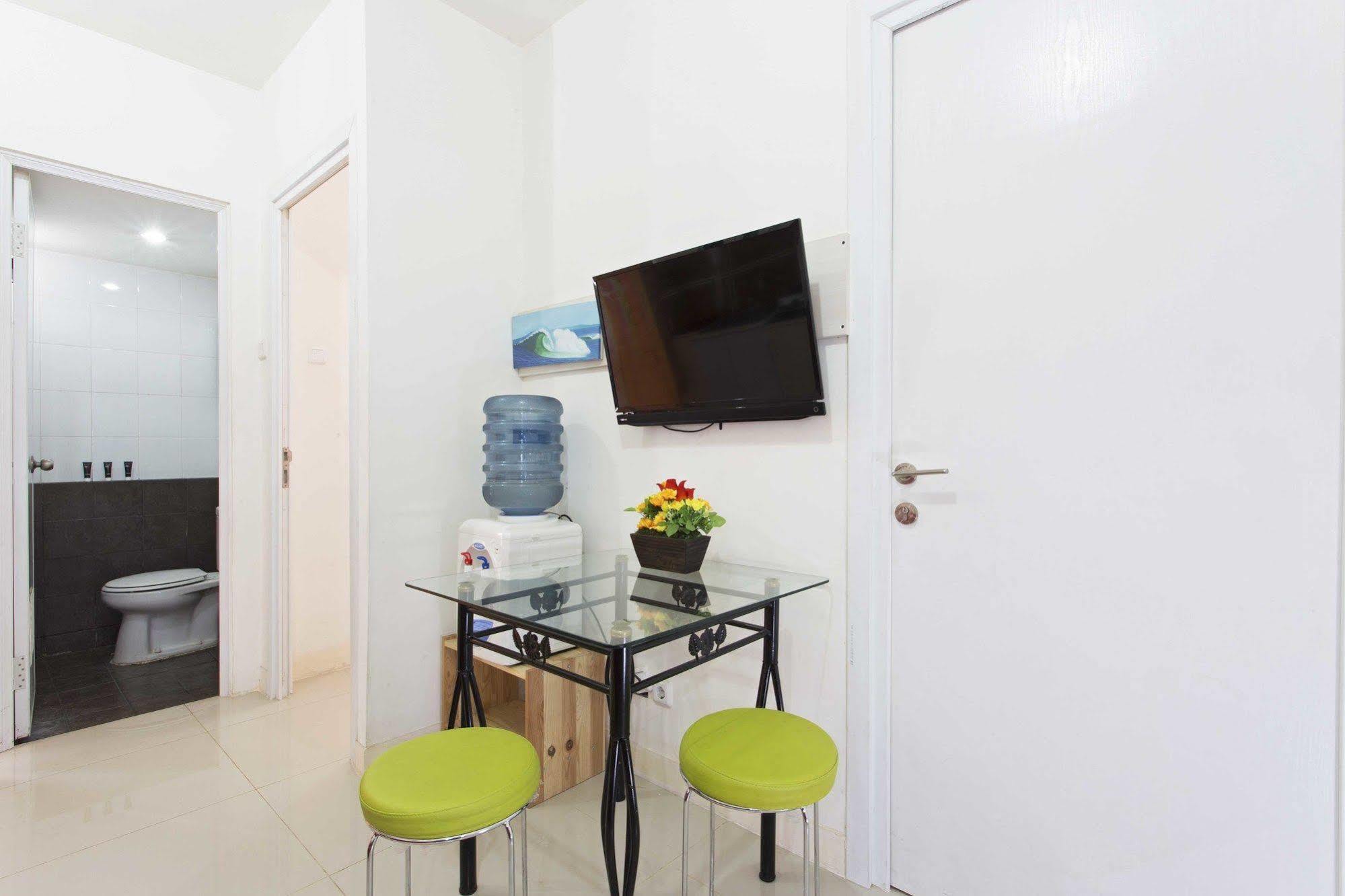 Reddoorz Apartment @ Green Pramuka Jakarta Eksteriør bilde