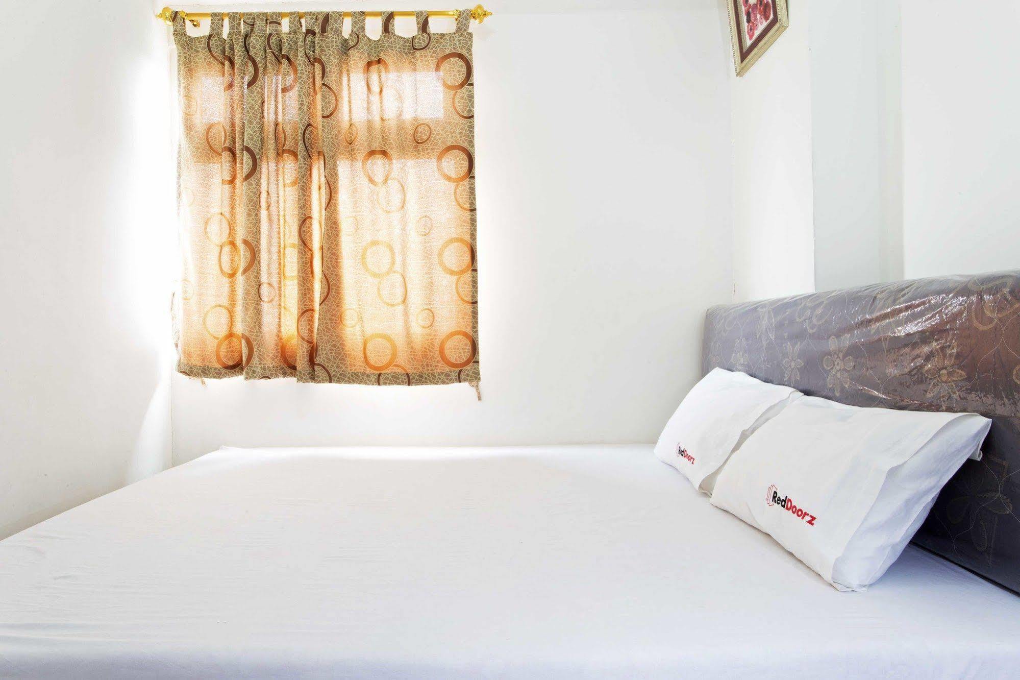 Reddoorz Apartment @ Green Pramuka Jakarta Eksteriør bilde