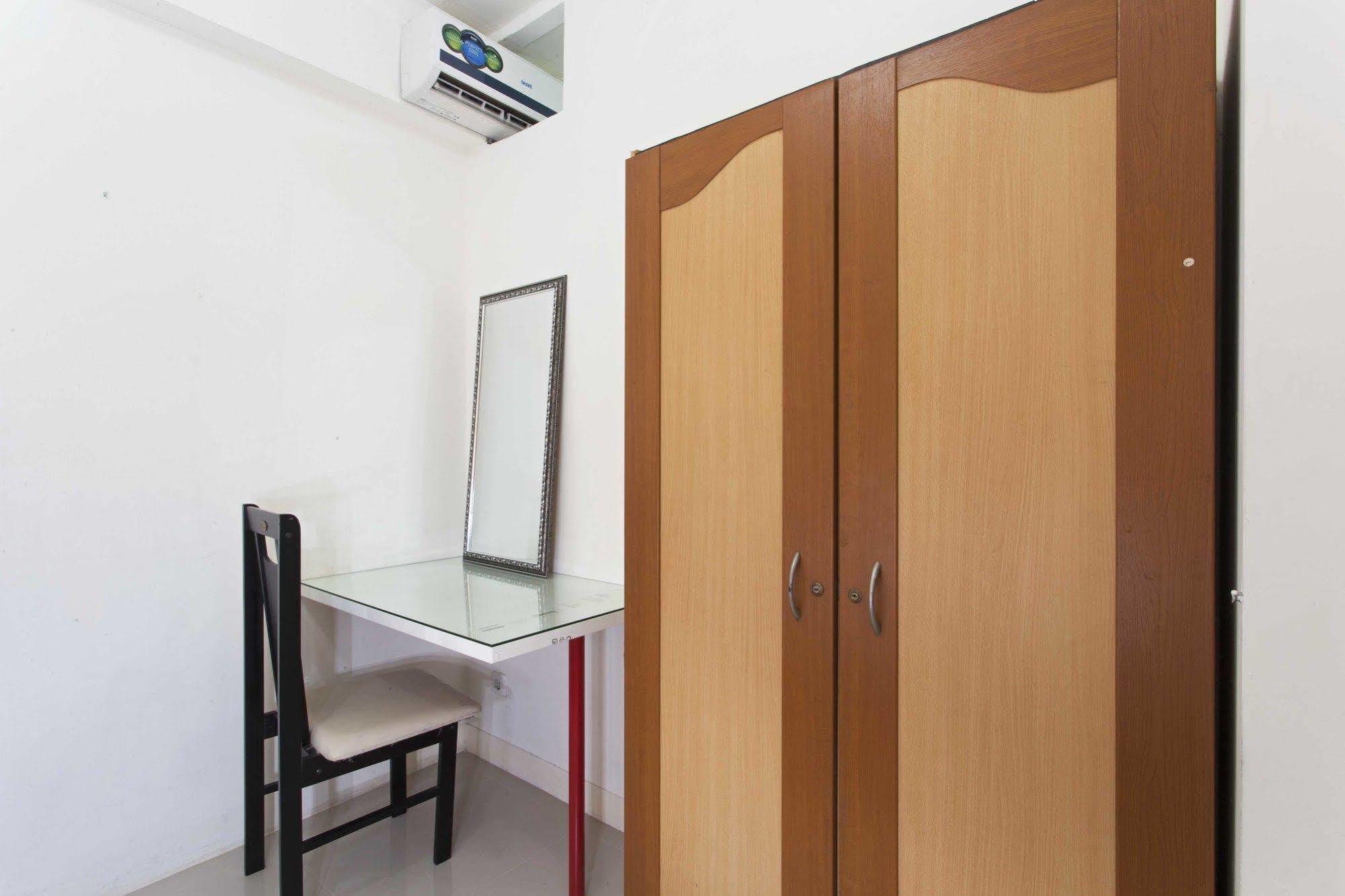 Reddoorz Apartment @ Green Pramuka Jakarta Eksteriør bilde
